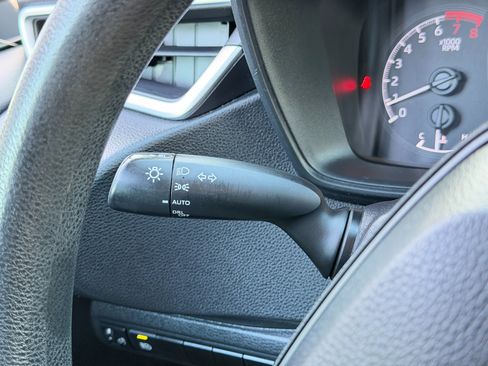 Used 2021 Toyota Corolla LE image 54