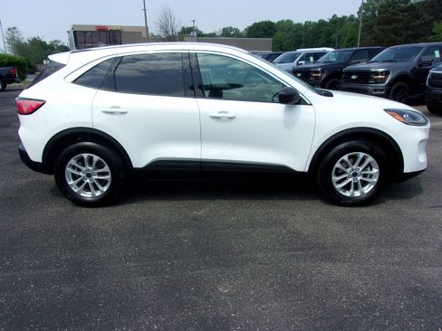 Certified 2022 Ford Escape SE w/ Convenience Package image 9