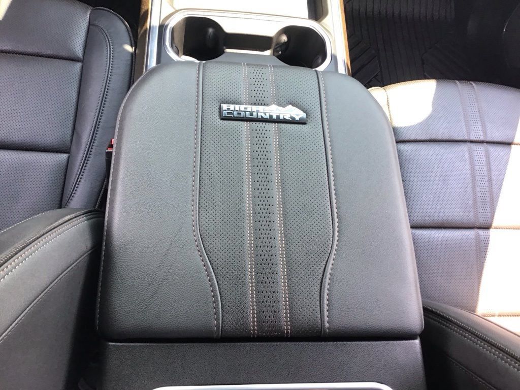 Used 2025 Chevrolet Silverado 2500 High Country w/ Technology Package AWD/4WD image 19