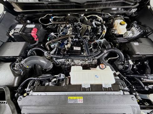 Certified 2024 Toyota Tacoma TRD Off-Road w/ TRD Off Road Upgrade Package AWD/4WD image 31