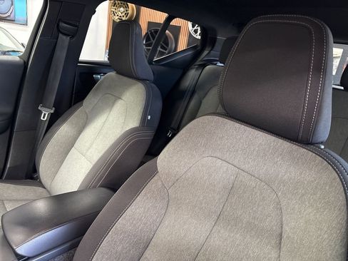 Used 2025 Volvo XC40 B5 Core image 29