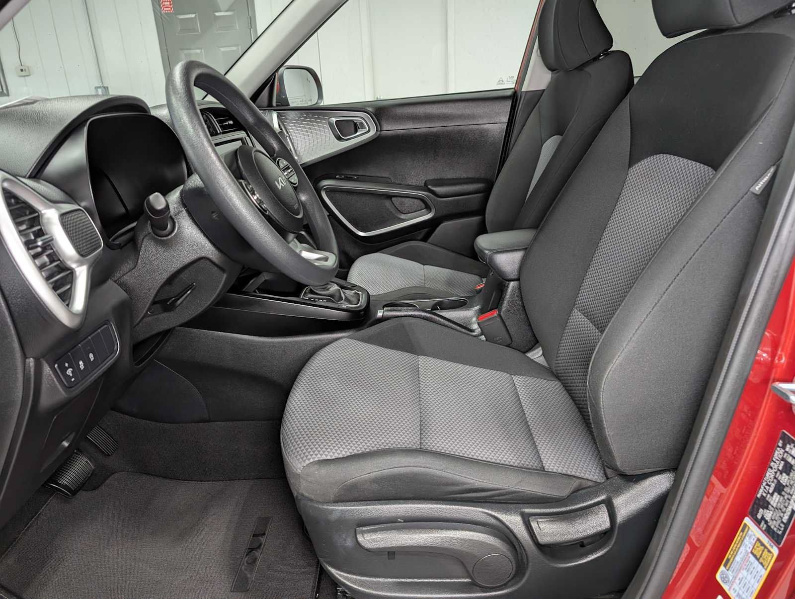 Certified 2023 Kia Soul LX w/ LX Technology Package FWD image 4
