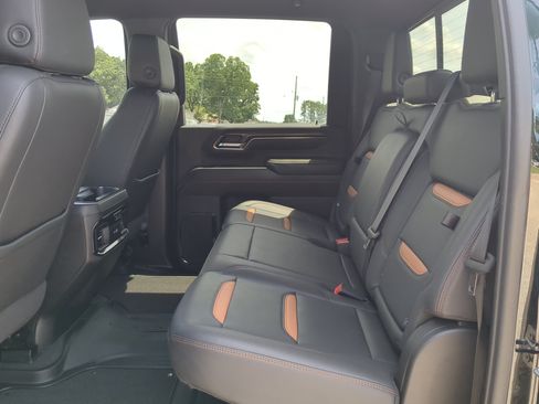 Used 2024 GMC Sierra 2500 AT4 w/ AT4 Preferred Package AWD/4WD image 12