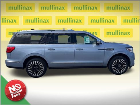 Used 2021 Lincoln Navigator L Black Label w/ Cargo Convenience Package image 2