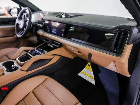 New 2026 Porsche Cayenne Coupe AWD/4WD image 28