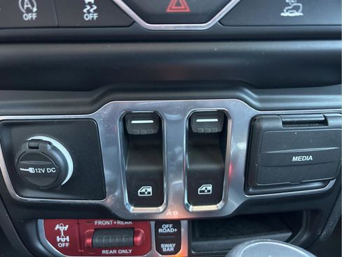 Used 2022 Jeep Wrangler Rubicon AWD/4WD image 32