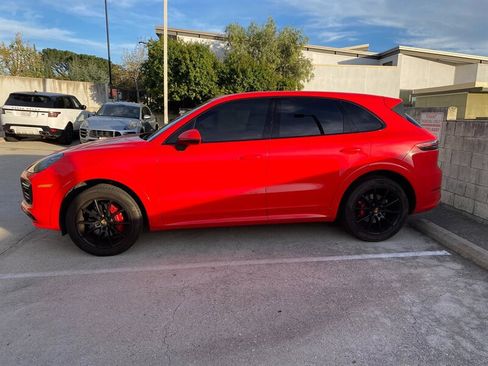 Used 2019 Porsche Cayenne image 2