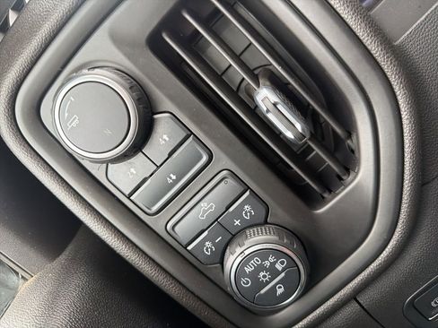 Used 2022 Chevrolet Silverado 2500 Custom w/ Custom Value Package image 16