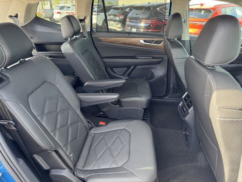 Certified 2025 Volkswagen Atlas SE image 36