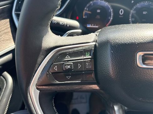 Certified 2025 Jeep Grand Cherokee Limited w/ Black Appearance Package AWD/4WD image 12