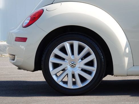 Used 2008 Volkswagen Beetle SE FWD image 52