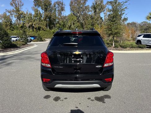 Used 2022 Chevrolet Trax LT w/ LT Convenience Package image 4
