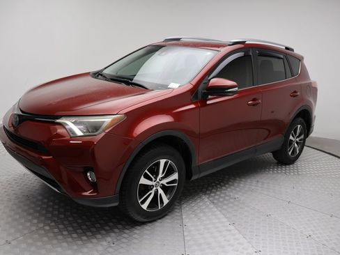 Used 2018 Toyota RAV4 XLE image 1
