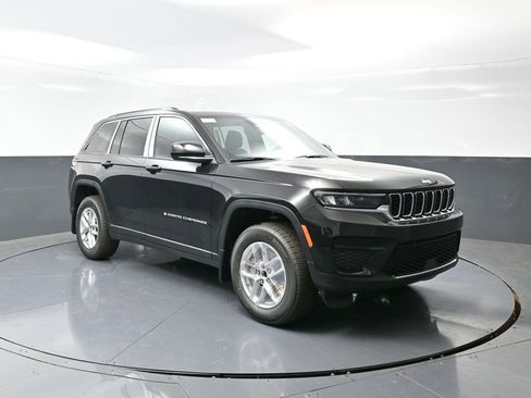 New 2025 Jeep Grand Cherokee Laredo X w/ Luxury Tech Group I image 5
