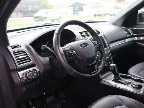 Used 2018 Ford Explorer Limited AWD/4WD image 15