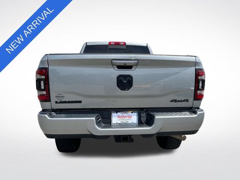 Used 2022 RAM 2500 Laramie w/ Night Edition AWD/4WD image 4
