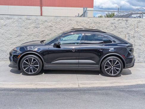 Certified 2025 Porsche Macan Electric image 2