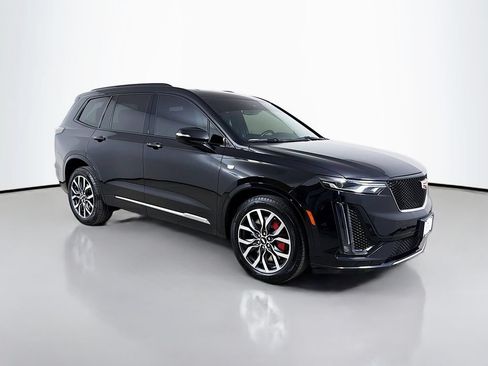 Used 2025 Cadillac XT6 Sport w/ LPO, Floor Liner Package AWD/4WD image 4