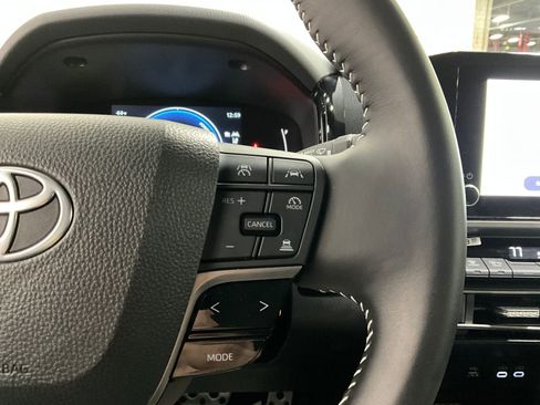 Used 2025 Toyota Camry SE image 19