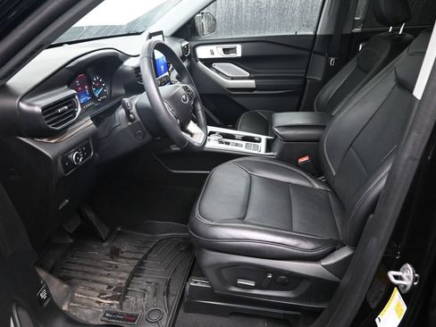 Used 2024 Ford Explorer Limited w/ Limited Technology Package RWD image 20