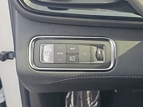 Certified 2025 Buick Enclave Sport Touring image 18