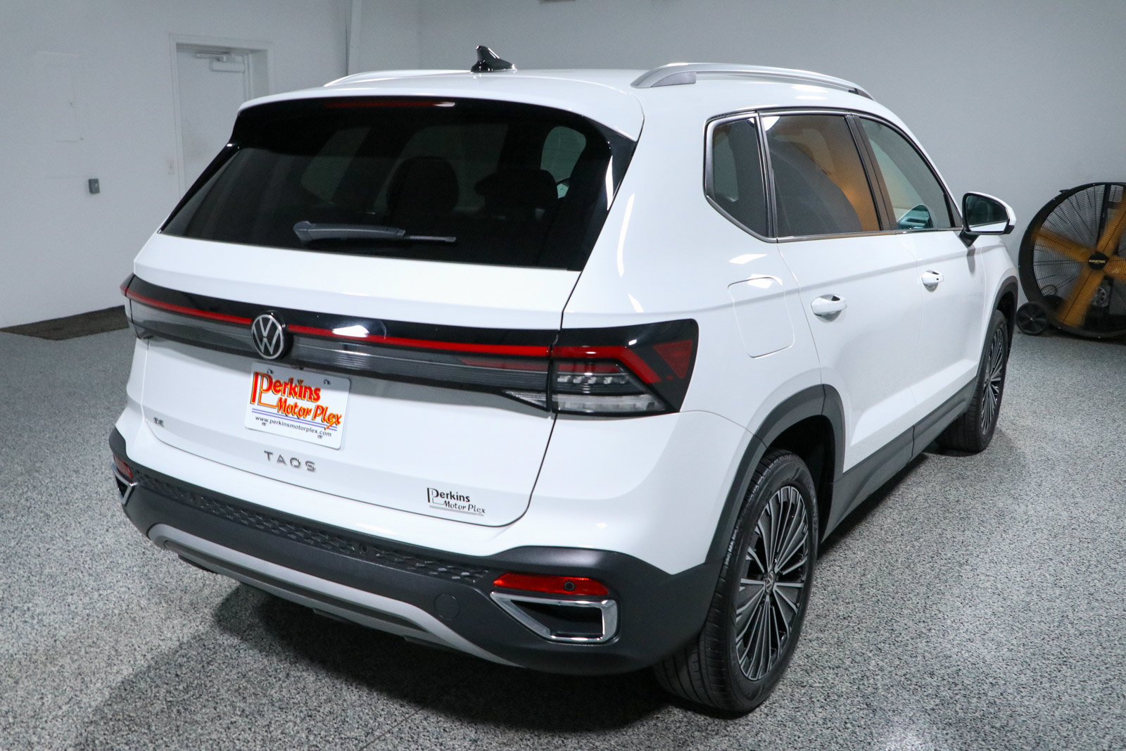 Used 2025 Volkswagen Taos SE FWD image 7