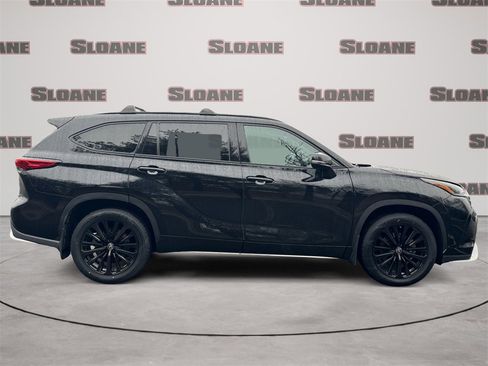 Used 2023 Toyota Highlander XSE image 6