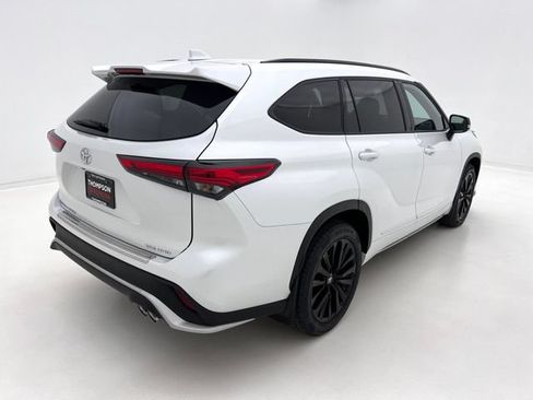 Used 2023 Toyota Highlander XSE AWD/4WD image 7