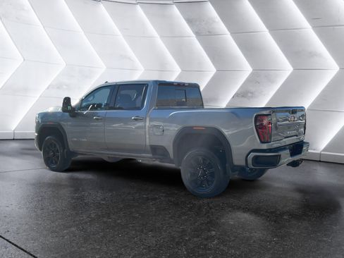 Used 2024 GMC Sierra 2500 AT4 w/ Technology Package image 4