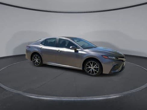 Used 2024 Toyota Camry SE FWD image 6