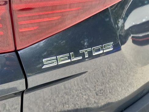Used 2021 Kia Seltos EX image 8