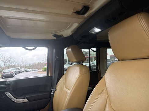 Used 2015 Jeep Wrangler Unlimited Sahara w/ Connectivity Group image 10