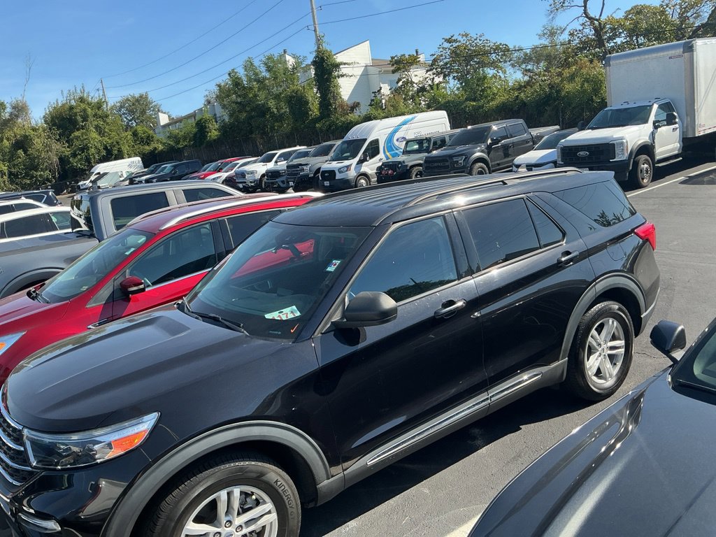 Used 2023 Ford Explorer XLT w/ Equipment Group 202A RWD image 4