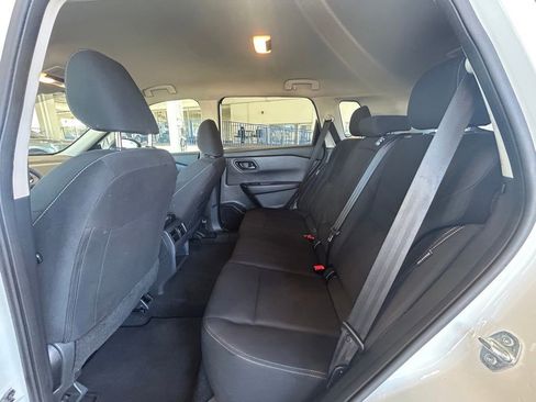 Used 2024 Nissan Rogue S image 32