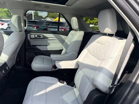 Used 2025 Ford Explorer Platinum w/ LUX Leather Package AWD/4WD image 19