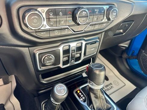 Used 2023 Jeep Gladiator Overland AWD/4WD image 34