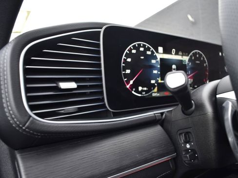 Used 2025 Mercedes-Benz GLS 580 4MATIC image 21