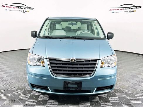 Used 2008 Chrysler Town & Country LX image 3