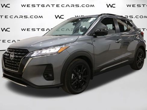 Used 2022 Nissan Kicks SR image 1