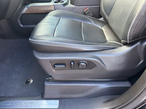 Used 2019 Chevrolet Silverado 1500 High Country w/ Technology Package image 16