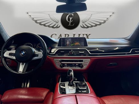 Used 2018 BMW M760i xDrive image 11