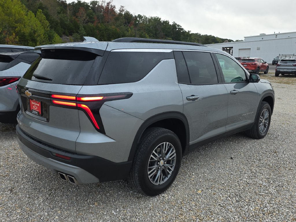 Used 2026 Chevrolet Traverse LT w/ Driver Confidence Package AWD/4WD image 6