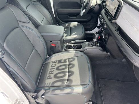 Used 2025 Jeep Wrangler Unlimited Sahara w/ Safety Group AWD/4WD image 13