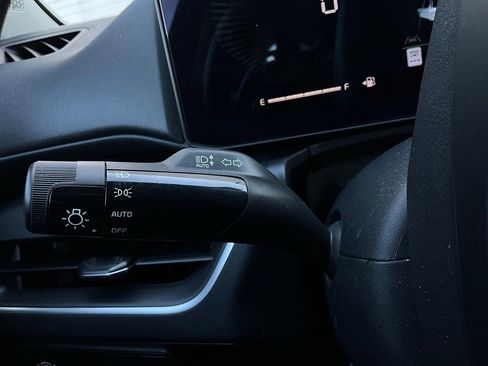 Used 2025 Kia K4 LXS image 36