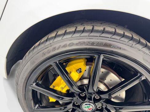 Used 2018 Alfa Romeo 4C Spider RWD image 60