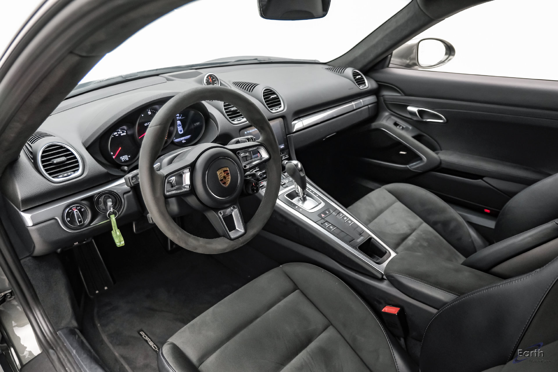 Used 2023 Porsche 718 Cayman GTS RWD image 3