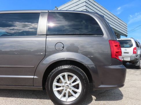 Used 2016 Dodge Grand Caravan SXT w/ Quick Order Package 29G SXT FWD image 27