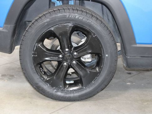 Used 2018 Jeep Compass Latitude FWD image 14