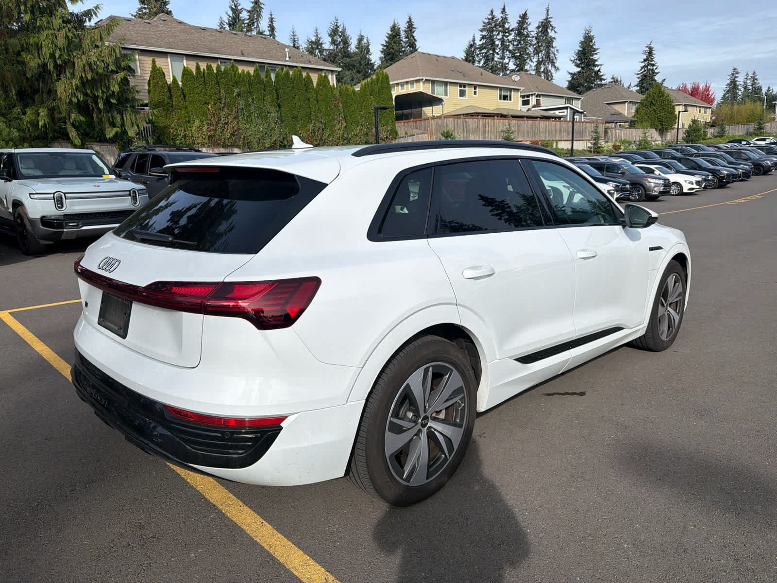 Used 2024 Audi Q8 e-tron Premium AWD/4WD image 4