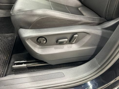 Used 2018 Volkswagen Tiguan SE w/ Panoramic Sunroof Package AWD/4WD image 11